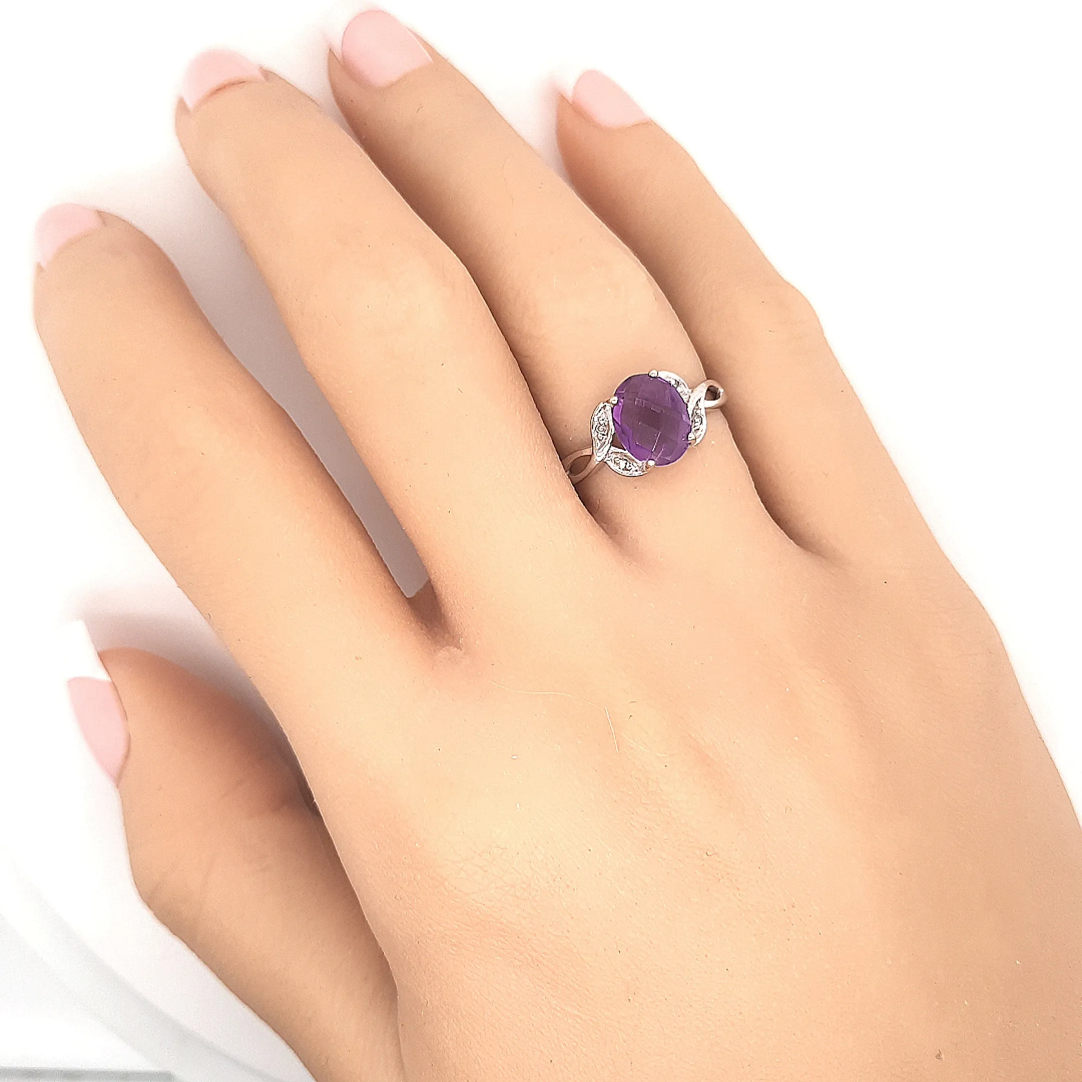 Amethyst 9ct White Gold Ring