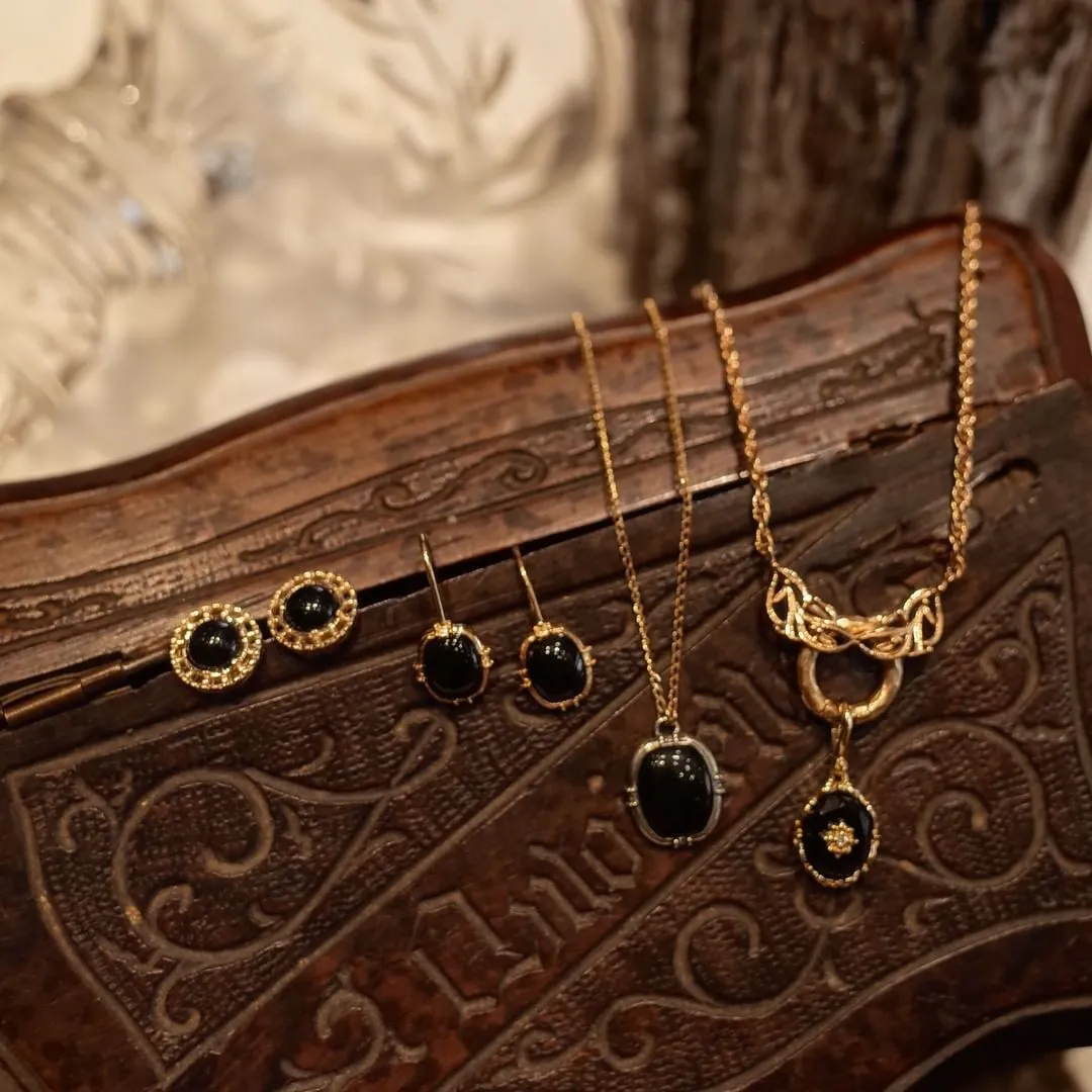 Oval Vintage Onyx Necklace