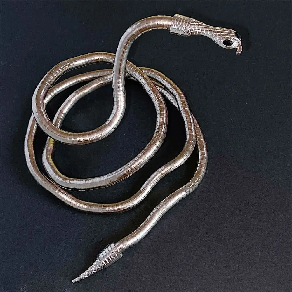 Serpentine decor gold arm cuff