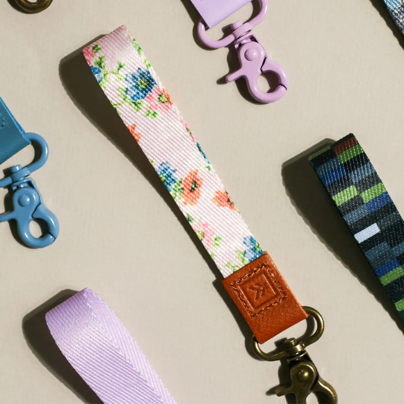 Thread opal wrist lanyard - Opal