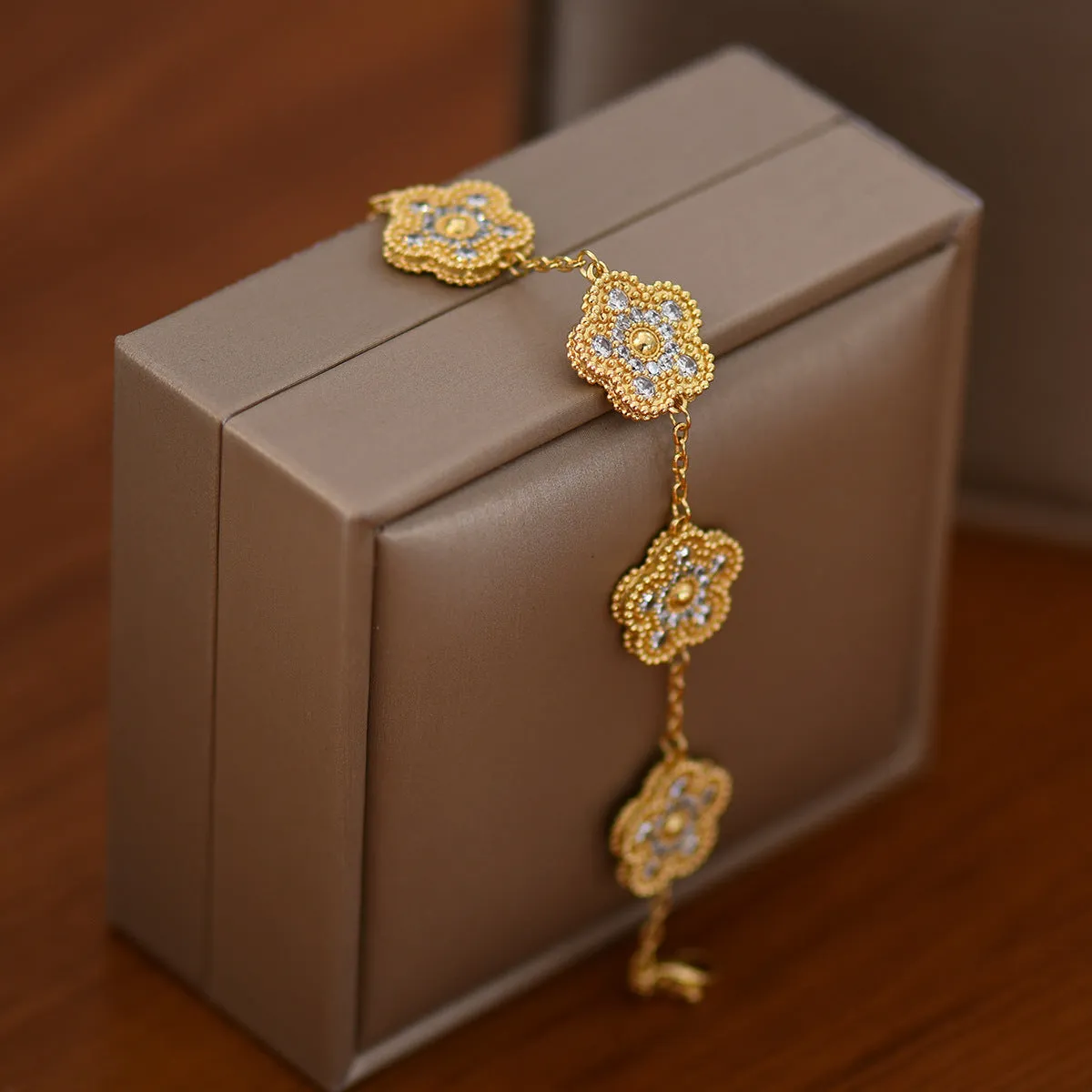 Zirconia hand ornaments love four-leaf clover five-flower bracelet light luxury fashion women's popular jewelry
